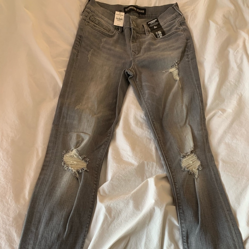 Performance stretch mid rise distressed jegging